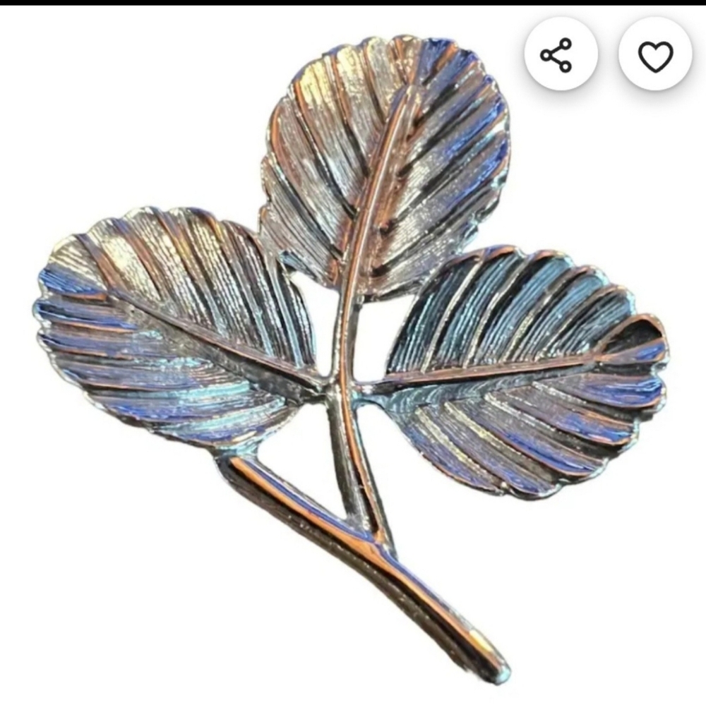 Vintage Sarah Coventry Silver Tone Three Leaf Brooch! Excellent condition!